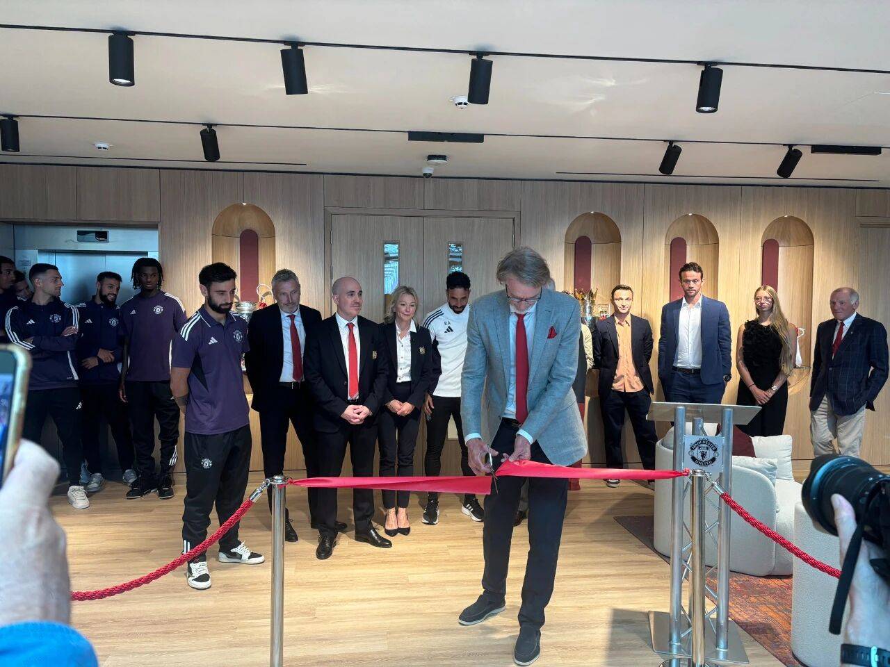 曝曼联压哨求购德甲中场被拒!明年必补强,冬窗或尝试签新卡里克